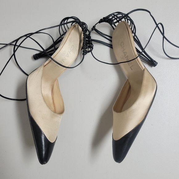 Chanel Bird Cage Heels Pointed Beige Black Toe. - Picture 3 of 15